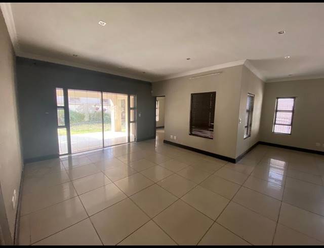 4 BEDROOM PROPERTY TO RENT IN VAN RIEBEECK PARK